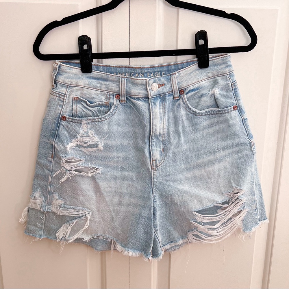 AE Denim Light Acid Wash Baggy Mom Shorts